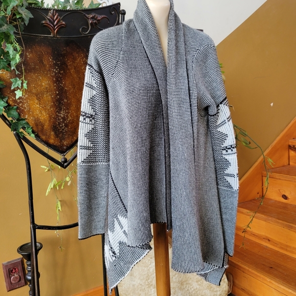 Flowy Asym Cardigan Black White Tribal Aztec Print Charlotte Russe S - Picture 5 of 8